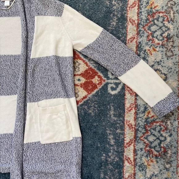 LOFT Cardigan - Picture 4 of 7